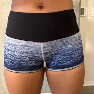 Women’s Lululemon Reversible Athletic Shorts Size 4